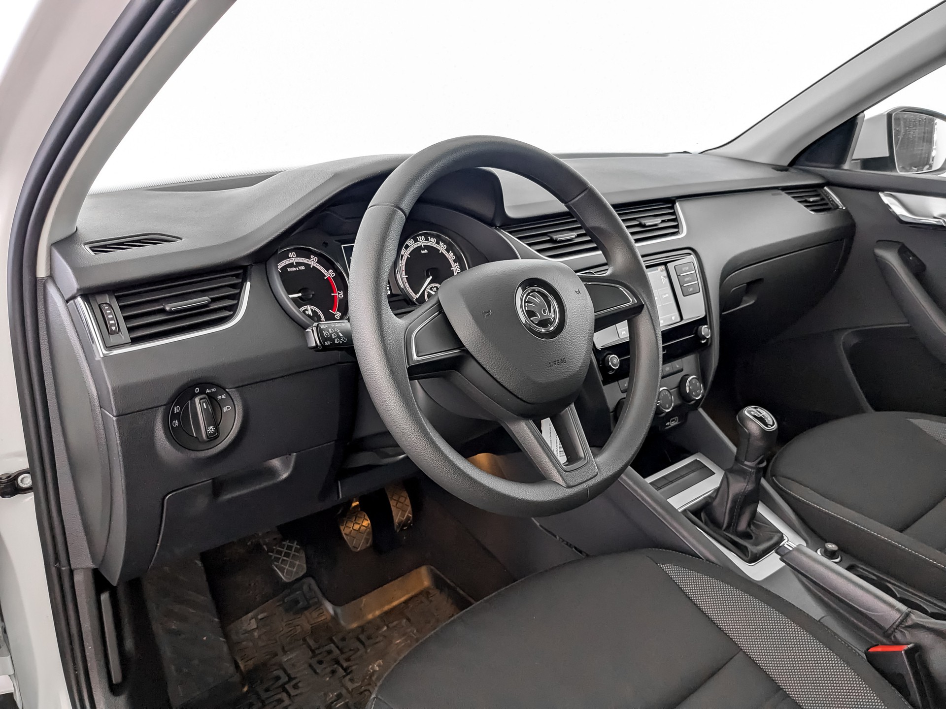 Skoda Octavia Белый, 2019, 50 560 км